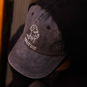 Čierny denim šiltovka – logo "Dogs. Because People Suck" 